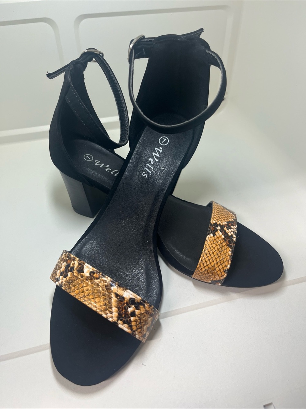 Black and Tan Snake Print Sandals size 7 party office, comfortable strappy new